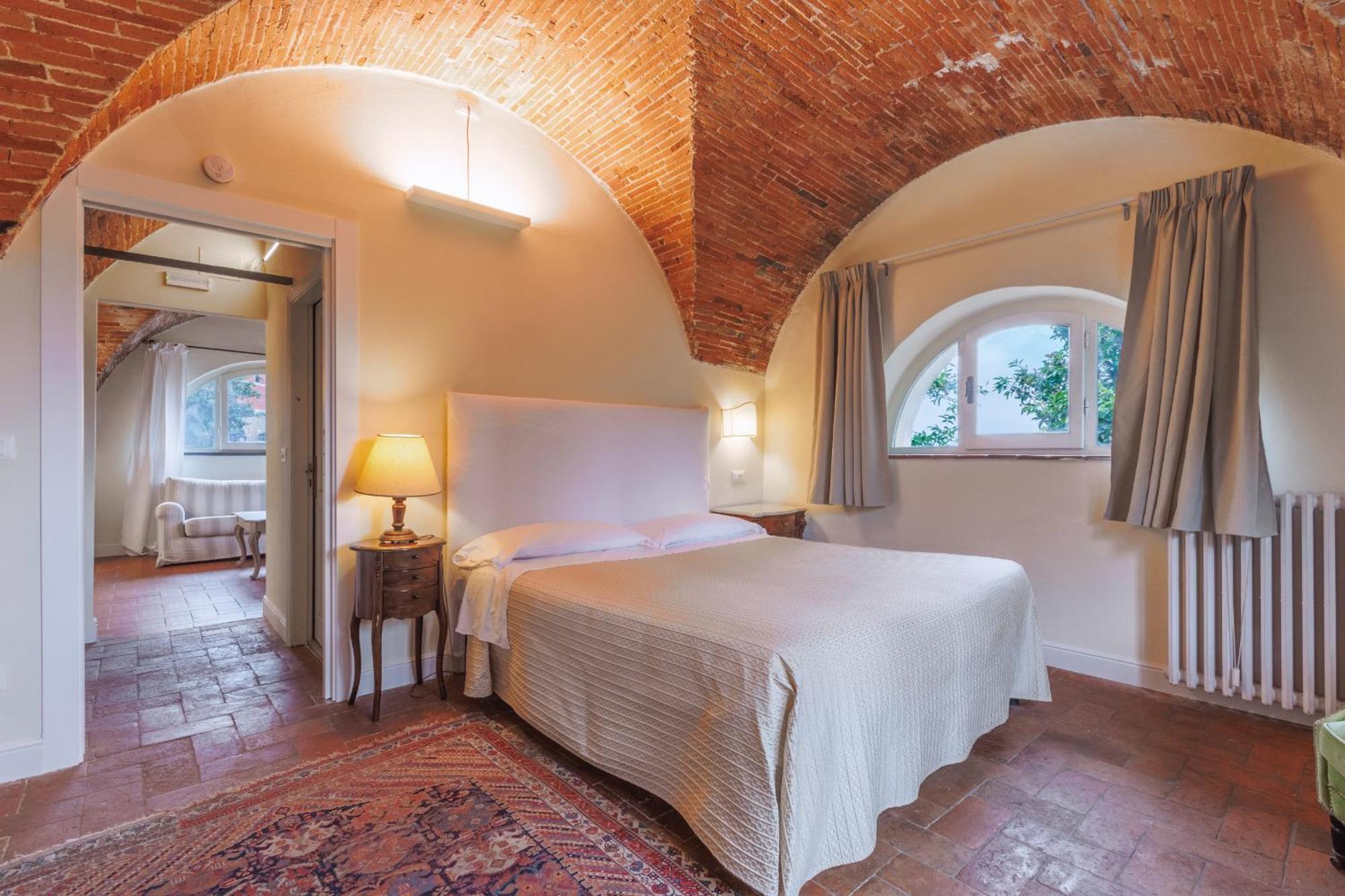 Hotel Villa Sermolli 보르고 아 부기아노 외부 사진